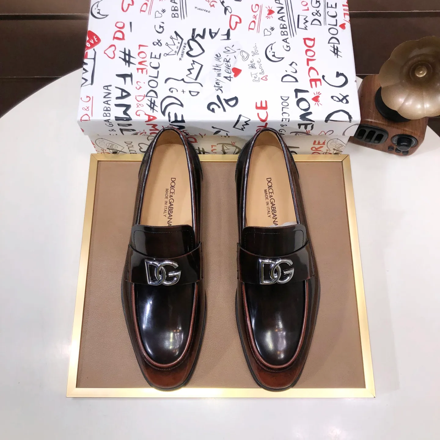 Ex-factory price 500💰DG top quality🔍🔍men's new leather shoes🚹Sold simultaneously at counters⚠Shoe uppers are imported cowhide from Italy, fully imported cowhide lining, imported accessories💪💪, completely 1⃣️ to 1⃣️replica🇮🇹 💪💪, ⚠Sole: The original sole is specially provided by the original factory, the exclusive movable molded sole is super comfortable, ⚠The original factory follows the order, 🔍🔍high quality, you can enter and exit the counter at will, welcome to compare ⚠Number of sizes: 38-44 (45 customized)